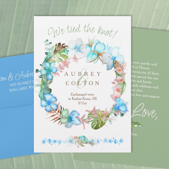 Invitación de Elopement Tropical Azul Claro y Verd (tropical blue, light green leaves, round wreath, elopement beach ceremony announcement, hibiscus)