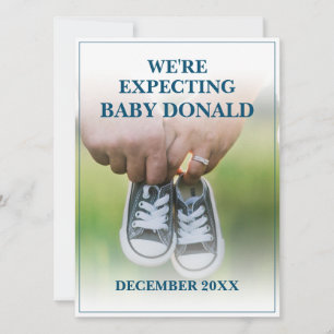 Invitación de embarazo con zapatos para bebé