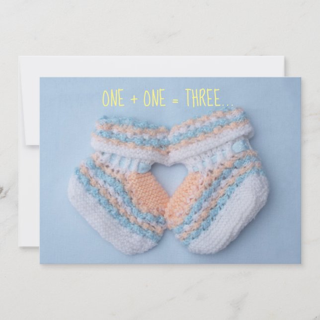 invitación de embarazo de bebés con forma de coraz (Anverso)