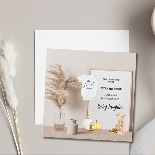 Invitación de embarazo extra de Acción de Gracias (Extra Thankful Thanksgiving Pregnancy Announcement)