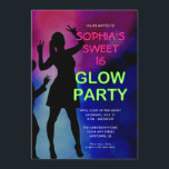 Invitación de fiesta de cumpleaños Sweet 16 Glow<br><div class="desc">Esta invitación presenta un tema de fiesta de glow que es perfecto para una fiesta sweet 16. El texto verde neón es un contraste brillante contra el fondo oscuro. Un gráfico de silueta de adolescentes bailando es el acento perfecto.</div>