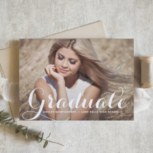 Invitación de fiesta de graduación con caligrafía