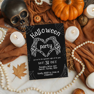 Invitación de fiesta de Halloween de manos de cora