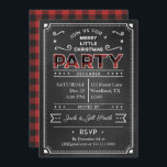 Invitación de Fiesta de Navidades de chalkboard y<br><div class="desc">Un fondo de pizarra en la parte delantera con un clásico búfalo rojo en la parte trasera,  no puede ser más acogedor. Fácil de personalizar con la información de su fiesta.</div>