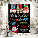 Invitación de fiesta de navidades de Pajama<br><div class="desc">Celebra a los Navidades con este lindo Fiesta Pajama. Presenta Happy Santa Claus,  pj de navidades,  oso polar,  zapatillas de reno y santa,  copos de nieve,  ornamentos y divertidas fuentes coloridas. Ideal para una fiesta de cumpleaños o fiesta de cumpleaños.</div>