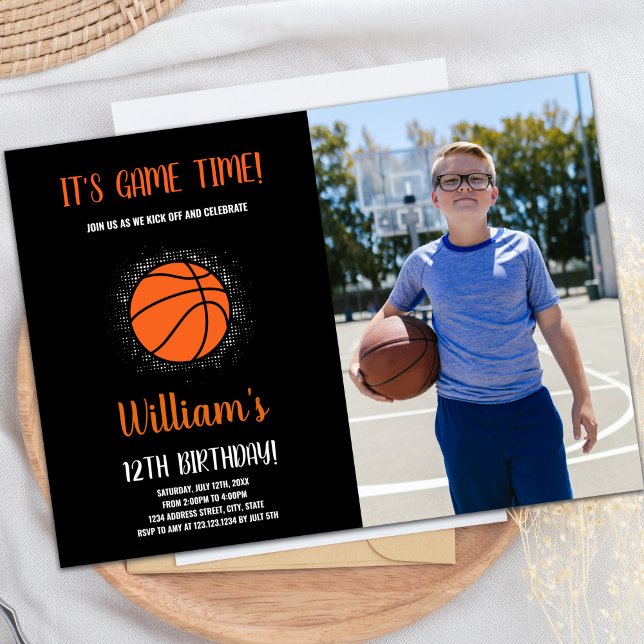 Invitación de Fiesta deportivo infantil personaliz (Orange Basketball Birthday Invitations with photo)