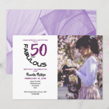 Invitación de fiesta morada y negra "50 y fabulosa