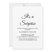 Invitación de fiesta sorpresa con caligrafía negra