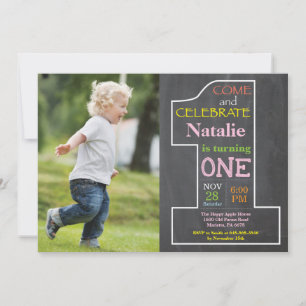 Invitación de foto con pizarra para niña en su 1er
