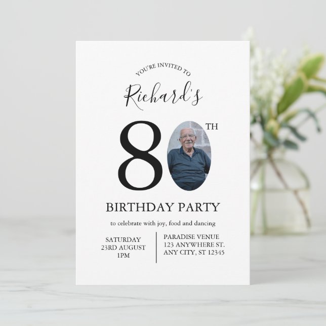 Invitación de foto de cumpleaños número 80 minimal (Anverso de pie)