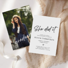 Invitación de foto de graduación Ella lo hizo