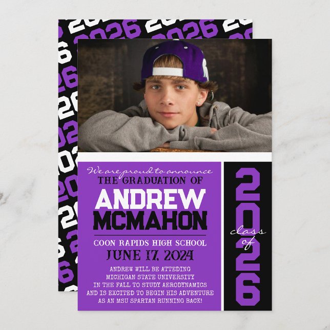 Invitación de foto de graduación morada y negra ( Repeating Class Year 1 & 2 Photo Graduation Invitations & Announcements)