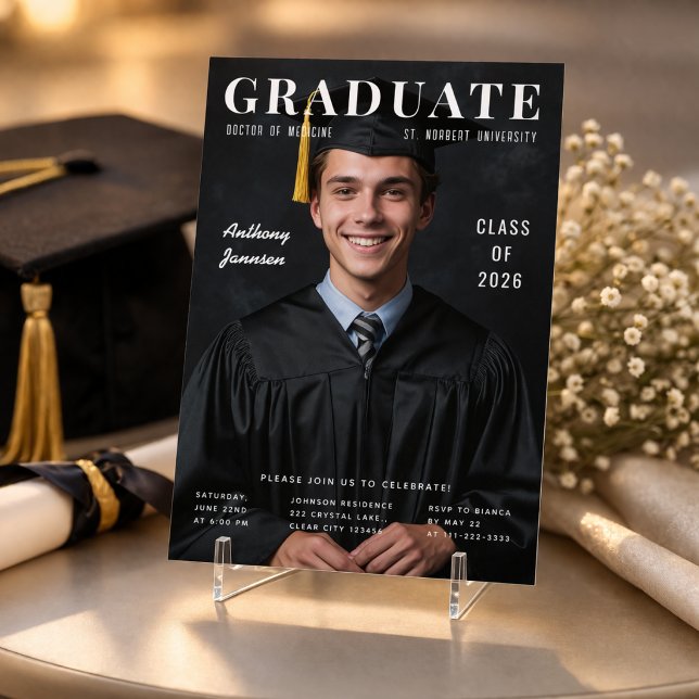 Invitación de Foto de la Clase de 2026 (Modern graduation invite with a clean photo layout that feels timeless and elevated.)