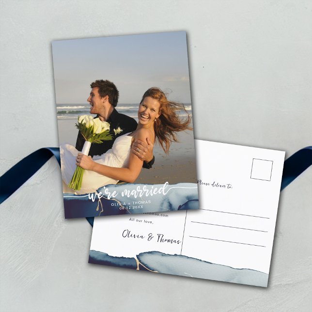 Invitación de fotografía moderna casada con la Mar (navy blue elopement announcement postcard beach wedding photo modern minimalist elegant romantic)