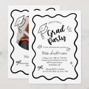 Invitación de graduación con borde ondulado rosa l