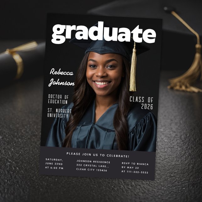 Invitación de Graduación con Estilo de Revista Mod (Bold magazine style graduation invitation with modern layout and standout photo design.)