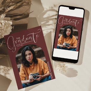 Invitación de graduación con foto arqueada de grad