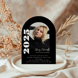 Invitación de graduación con foto arqueada de moda
