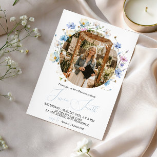 Invitación de graduación con foto de corona de flo
