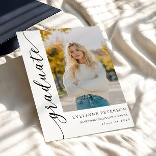 Invitación de graduación con foto de guión moderno