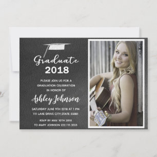 Invitación de graduación con foto en pizarra