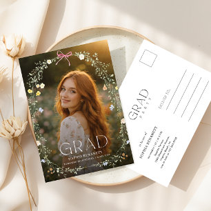 Invitación de graduación con foto y lazo floral de