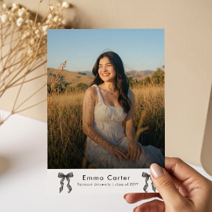Invitación de graduación con foto y lazo negro ele