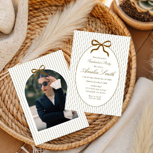 Invitación de Graduación con Lazo Marrón Rayado Ne