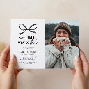 Invitación de graduación con lazo negro