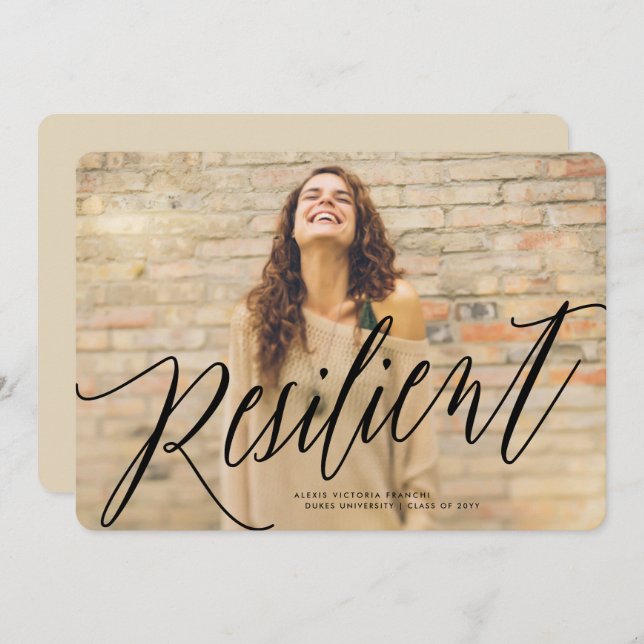 Invitación de graduación cursiva resistente (Anverso / Reverso)