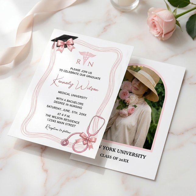 Invitación de graduación de enfermería editable co (Editable Nursing Graduation Invitation with Photo #pinkbowblackcap #nursing #medicalinvitation #chic)