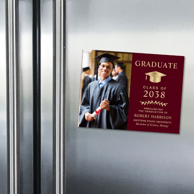 Invitación de graduación de foto de oro de Borgoña (An elegant college graduation announcement magnet to celebrate the graduate's achievements)