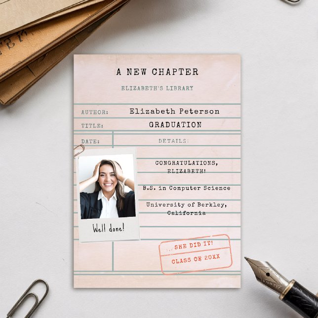 Invitación de Graduación de Fotografía de la Bibli (graduation announcement vintage library card polaroid photo template bookish bookworm book lover)