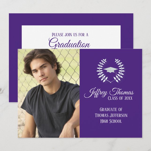 Invitación de graduación de gorra y hojas moradas  (Anverso / Reverso)