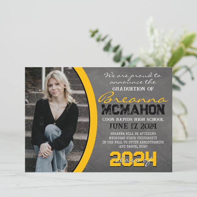 Invitación de graduación de pizarra amarilla y neg (Subido por el creador)
