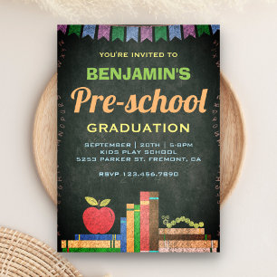 Invitación de graduación de preescolar con pizarra