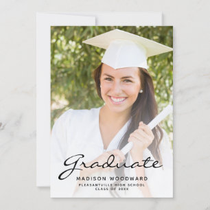 Invitación de graduación de texto negro personaliz