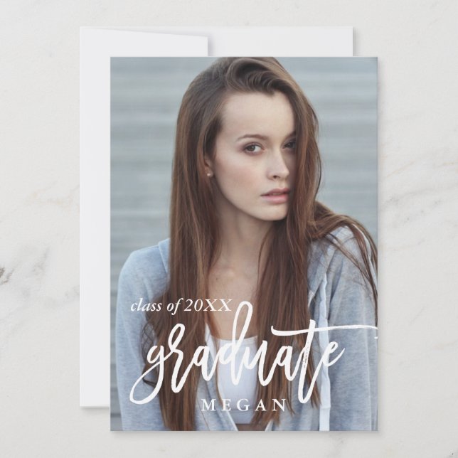 Invitación de graduación de tipo de pincel moderno (Anverso)