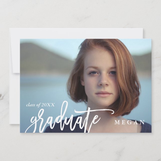 Invitación de graduación de tipo de pincel moderno (Anverso)