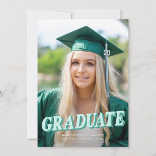 Invitación de graduación de tipografía retro verde