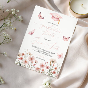 Invitación de graduación floral de mariposa rosa