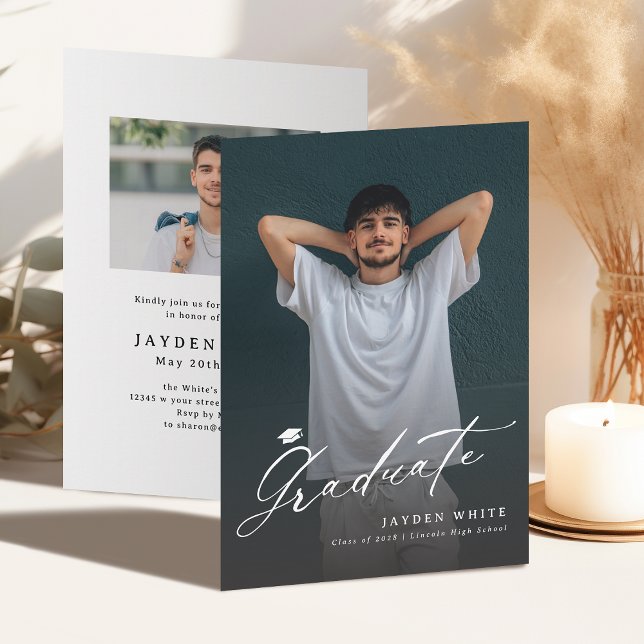 Invitación de graduación fotográfica moderna de ca (Modern Calligraphy Photo Graduation Announcement)