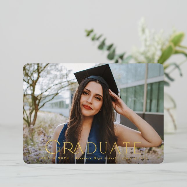Invitación de graduación fotográfica tipográfica 2 (Anverso de pie)