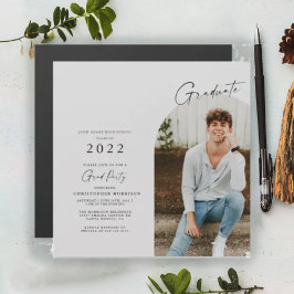 Invitación de graduación minimalista moderna con f
