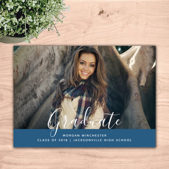 Invitación de graduación simple y elegante | Azul (Blue Simple Elegant Graduation Announcement)