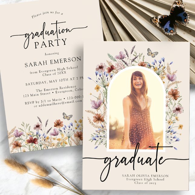 Invitación de Graduado Floral (Floral Watercolor Boho Graduate Announcement with Butterfly by Painted Paperie
)