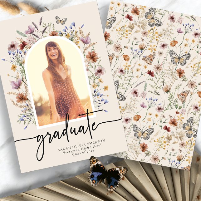Invitación de Graduado Floral (Floral Boho Watercolor Graduate Announcement with Butterfly by Painted Paperie
)