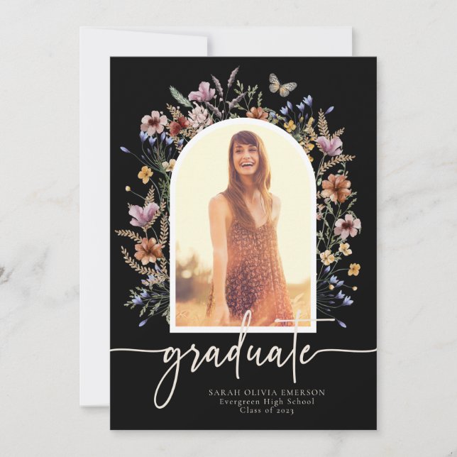 Invitación de graduado negro floral (Anverso)