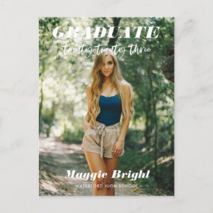 Invitación de graduados 2023 con guiones modernos