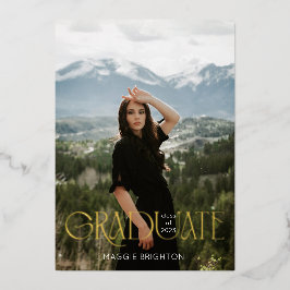 Invitación de graduados 2023 con guiones modernos